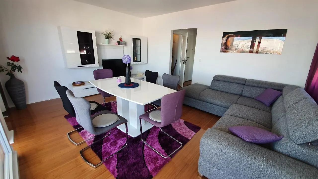 Sunny Deluxe Apartment باغ 0*,