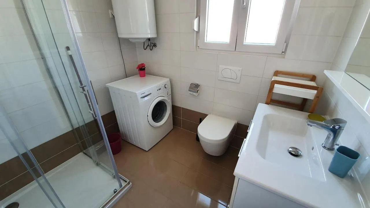 Sunny Deluxe Apartment باغ